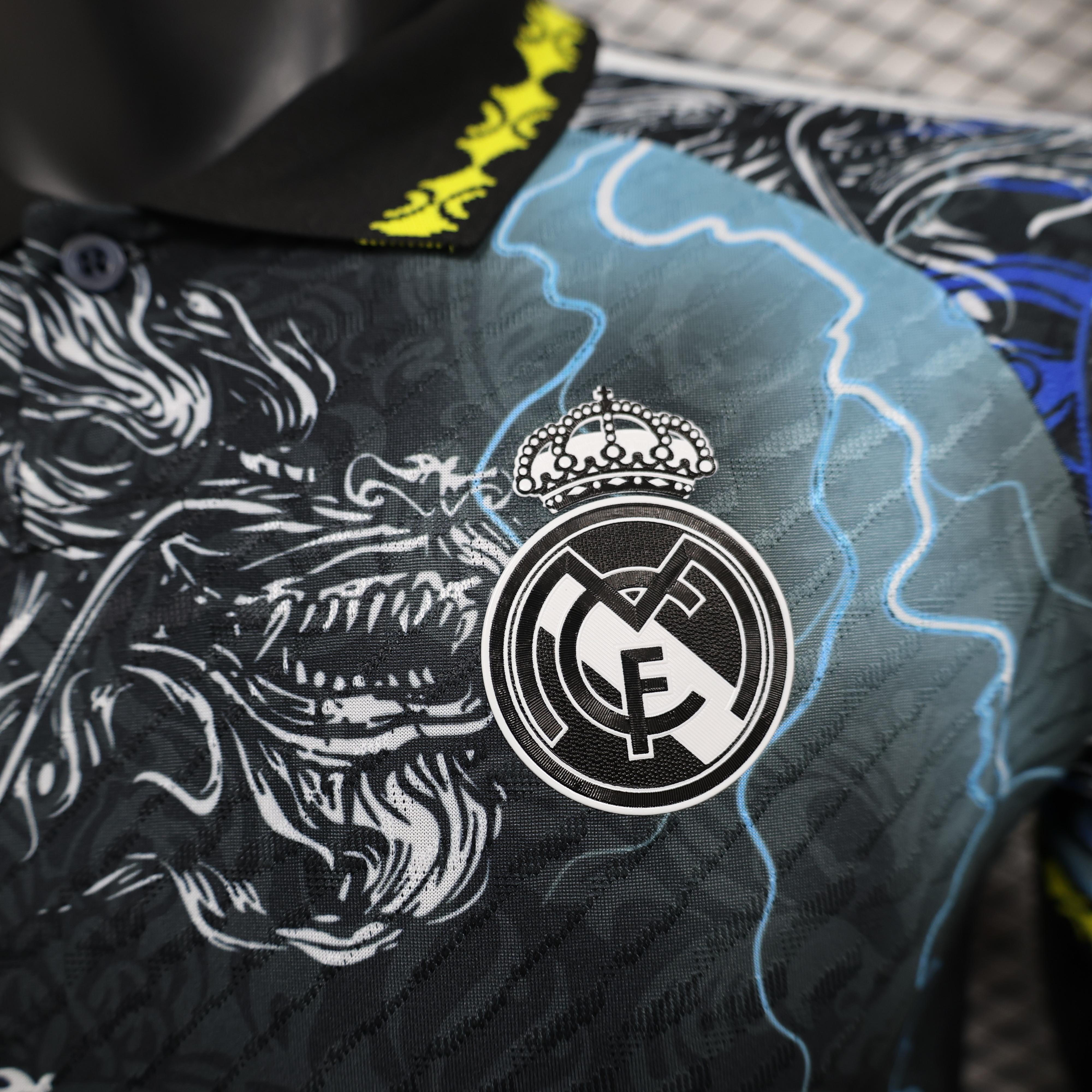 Real Madrid „Donnerdrache“ Sondertrikot