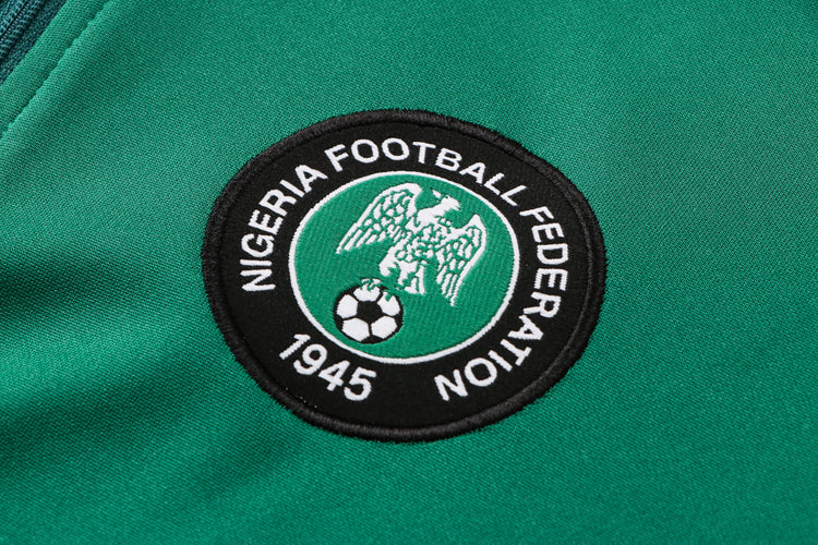 Tuta verde Nigeria 22-23