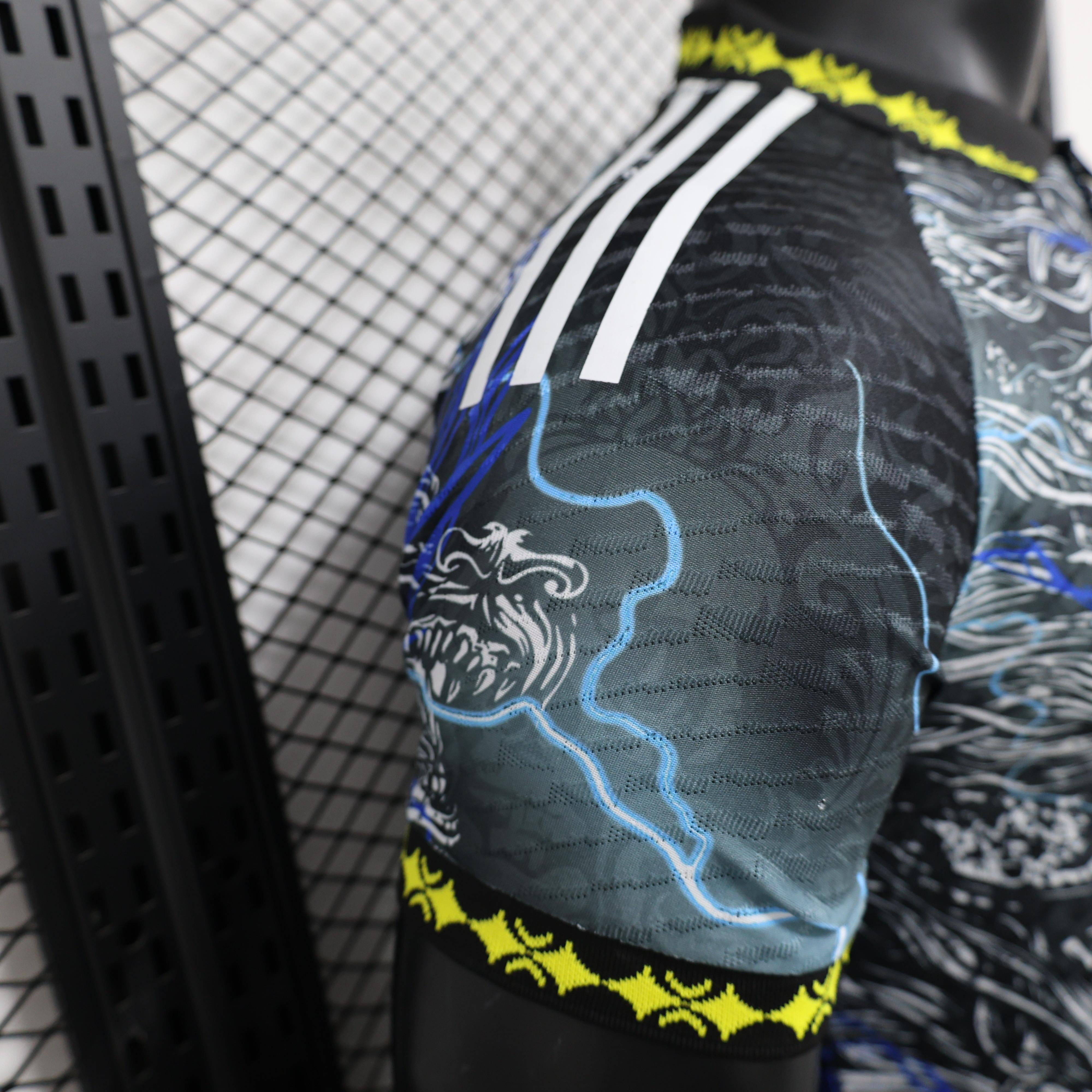 Real Madrid „Donnerdrache“ Sondertrikot