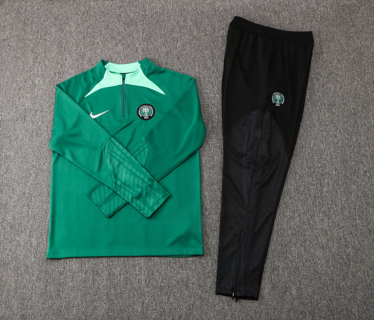 Tuta verde Nigeria 22-23