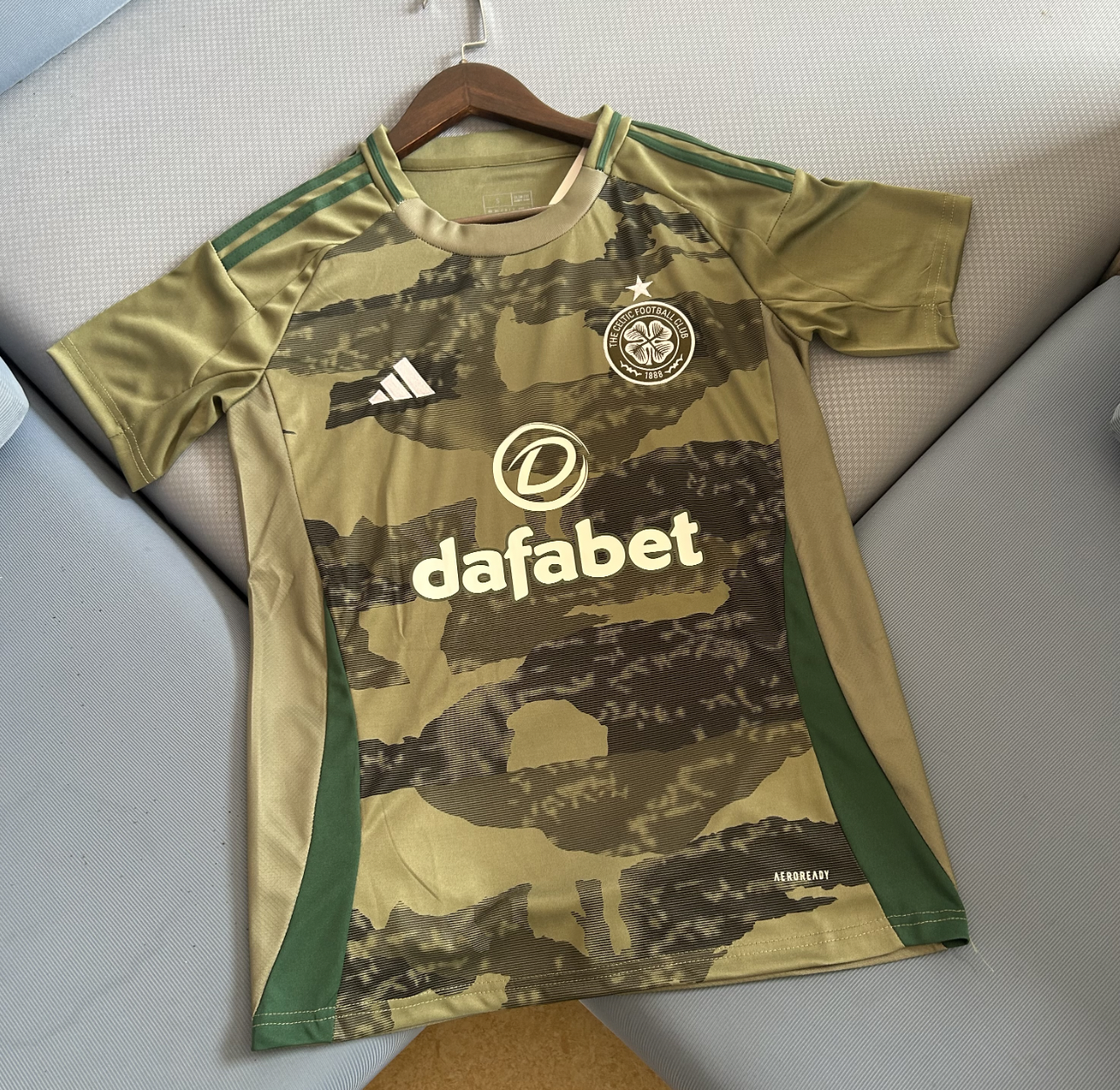Celtic 2024–2025 Drittes Trikot Camouflage