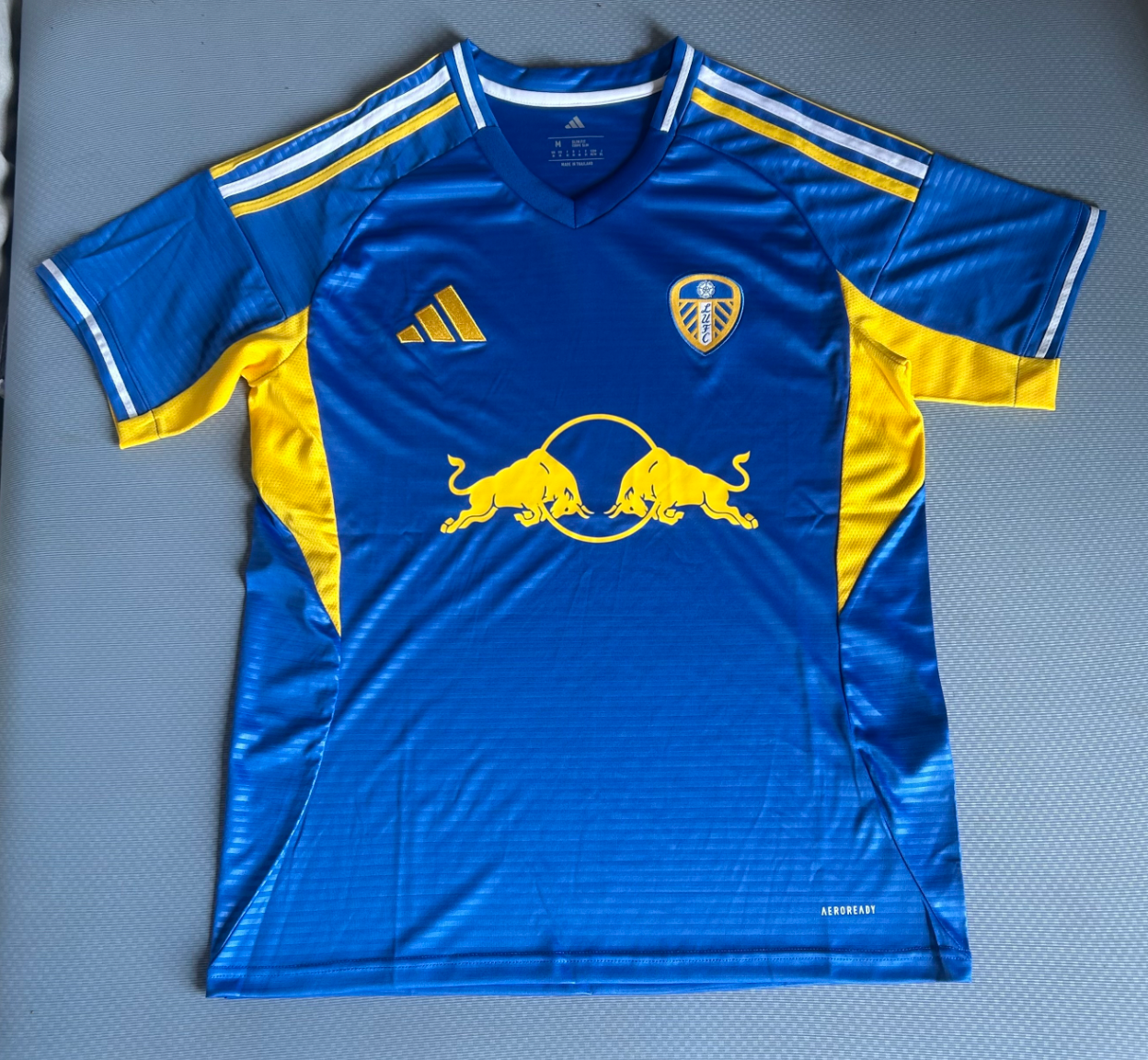Leeds United 2025/2026 Auswärtstrikot
