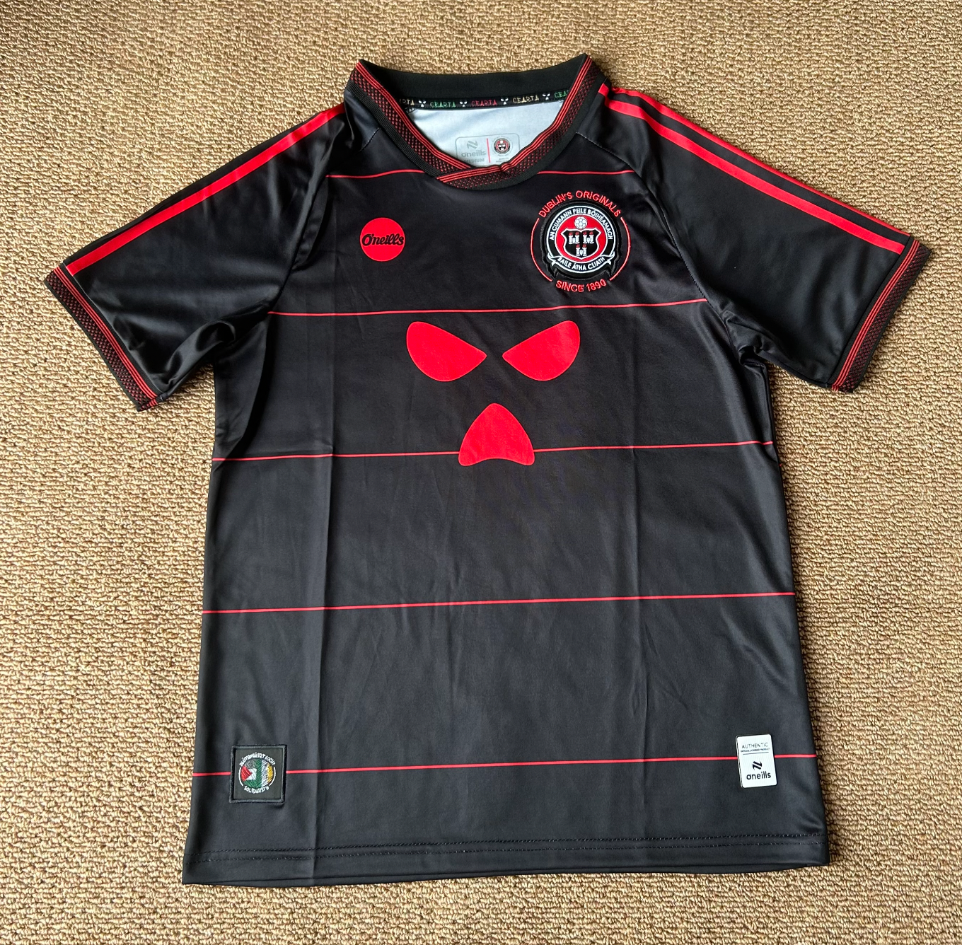 Bohemian FC x Kneecap Trikot 2026