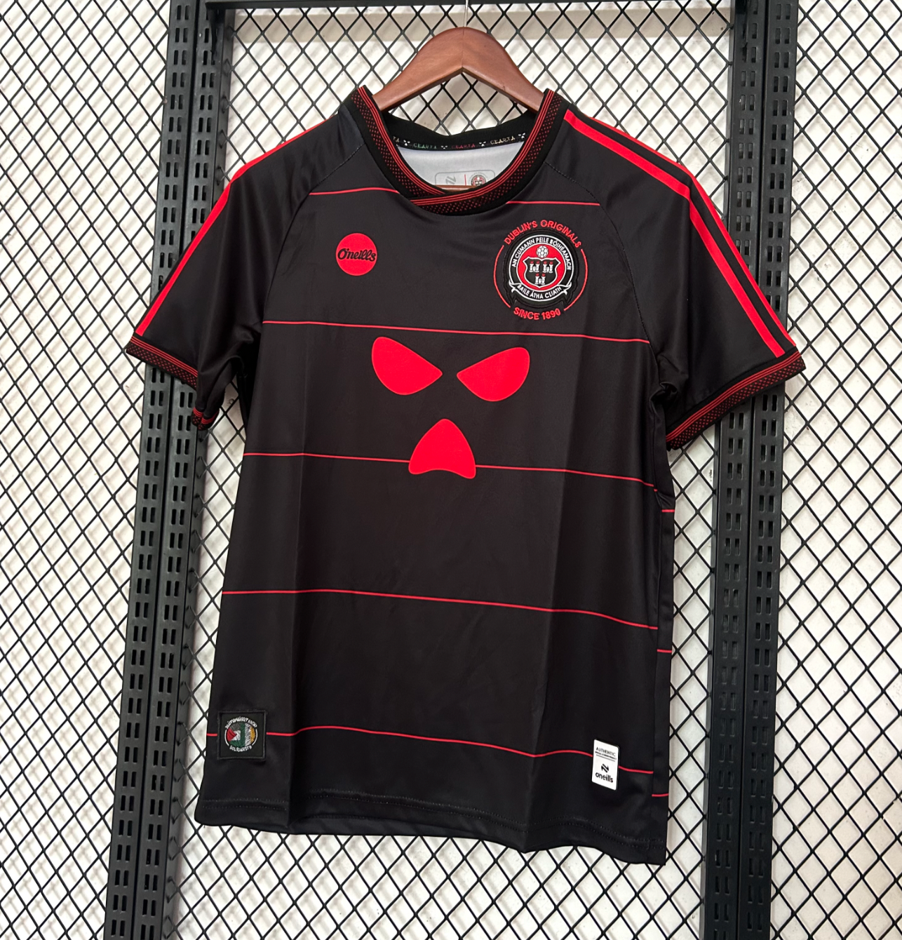 Bohemian FC x Kneecap Trikot 2026