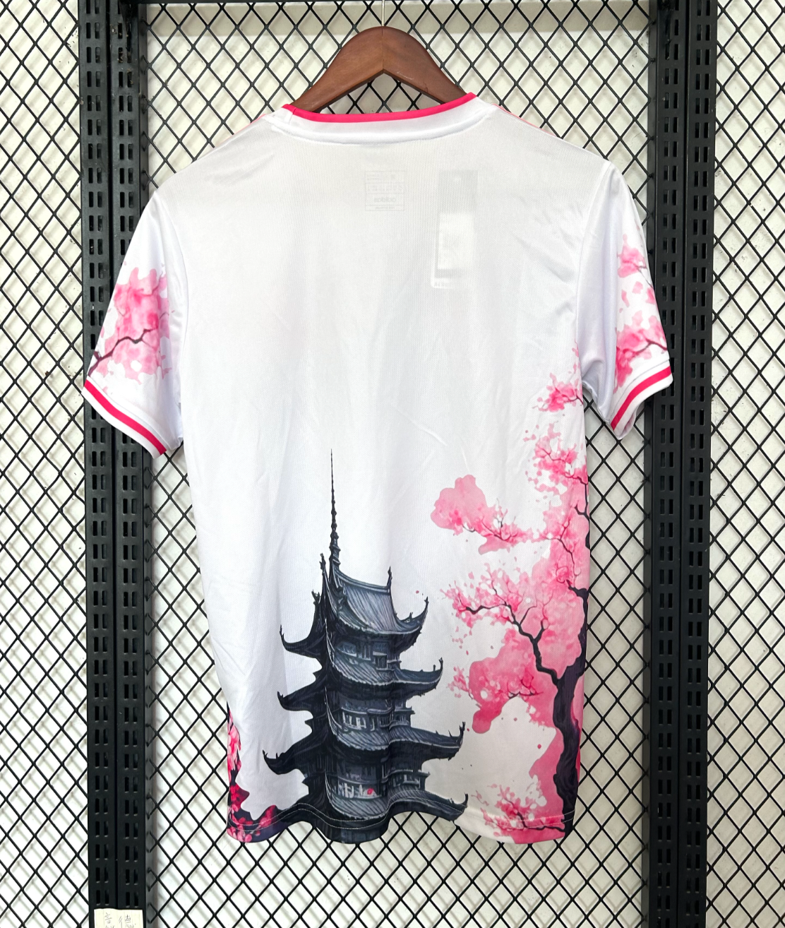 Japan Pinker Drache Weißes Trikot 2025/2026 Ausgabe