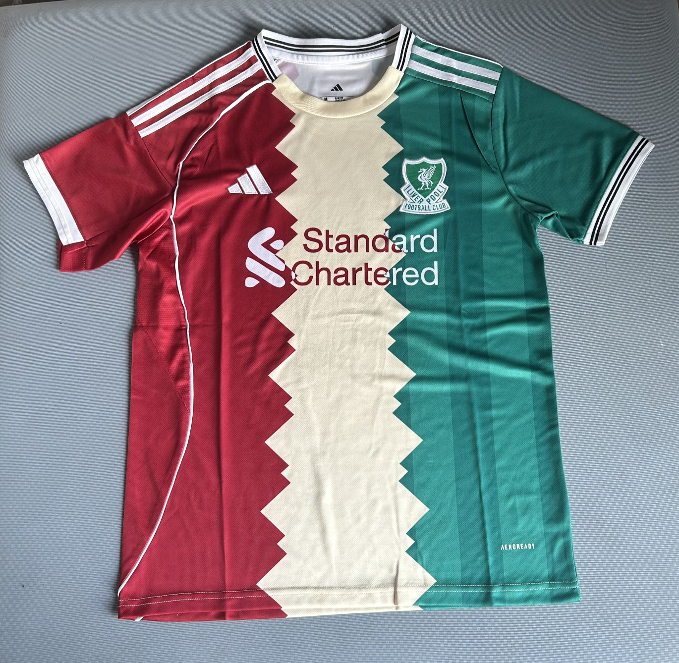 Liverpool Drei-in-Eins Spezialedition Trikot 2025/2026