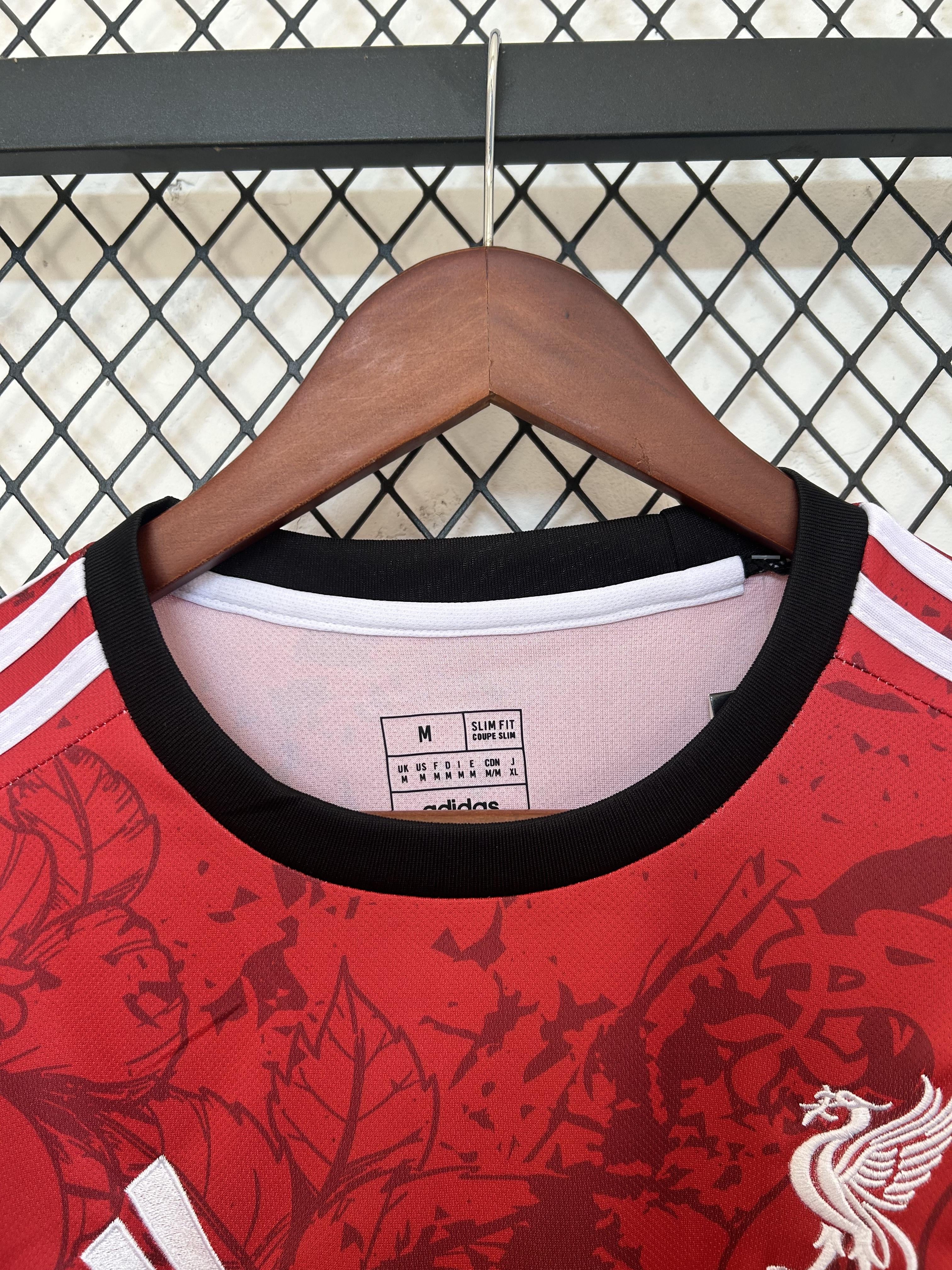 Kit speciale Liverpool “Artiglio Cremisi”