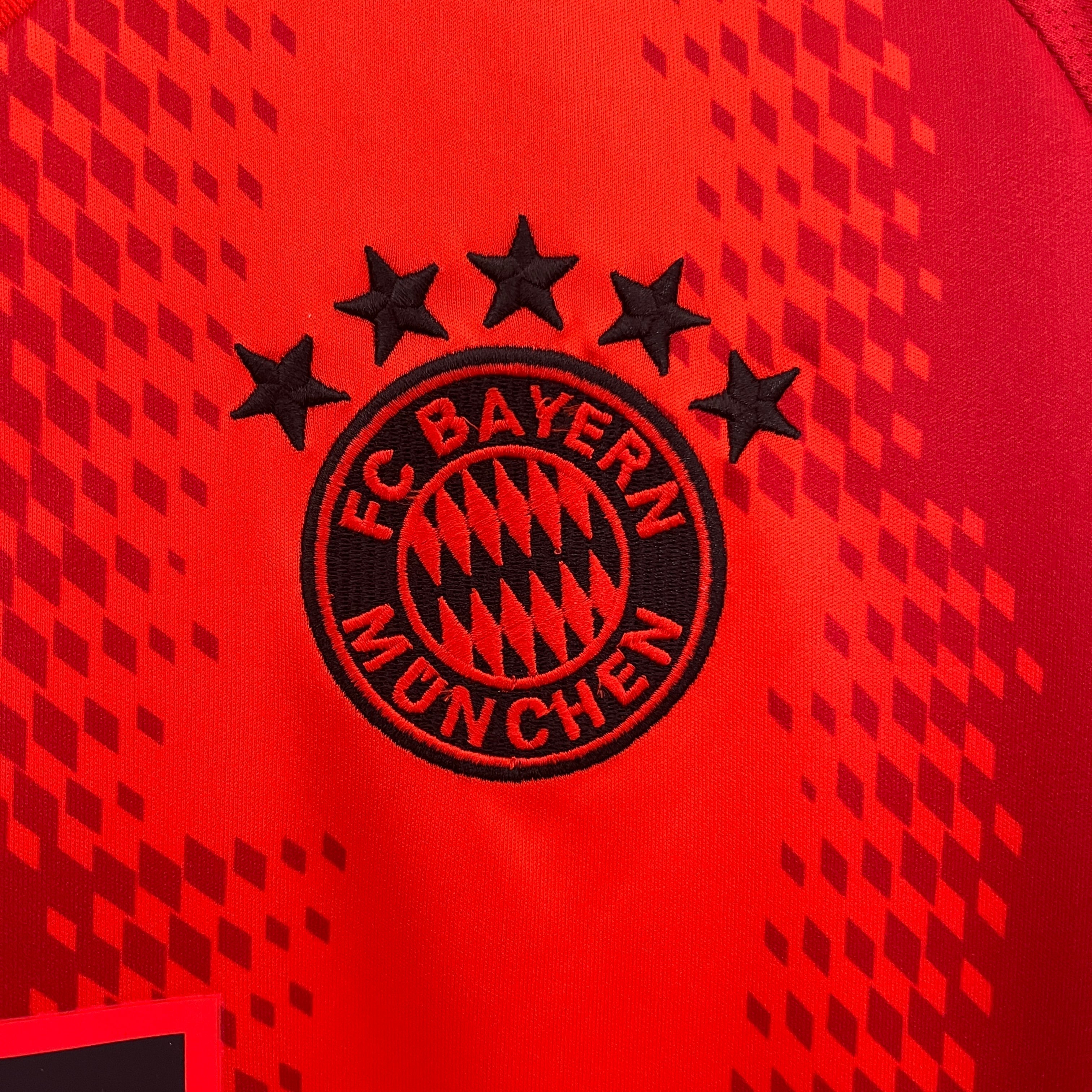 Kit Casa Bayern Monaco 2024/2025