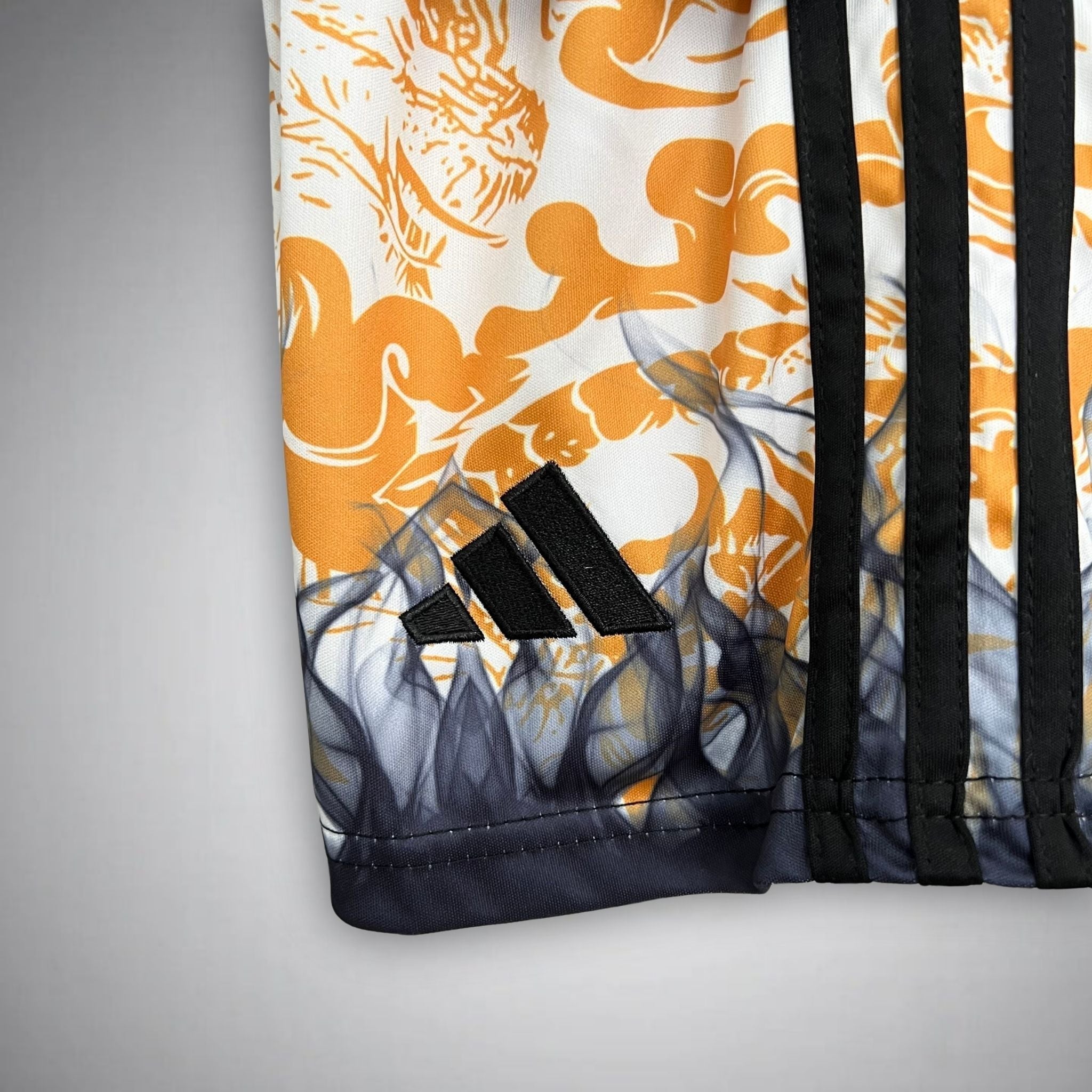 Real Madrid Feuernder Drache Kindertrikot