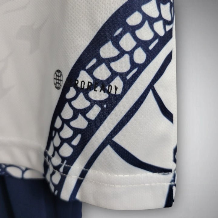 Real Madrid Weißes Drachen-Kindertrikot