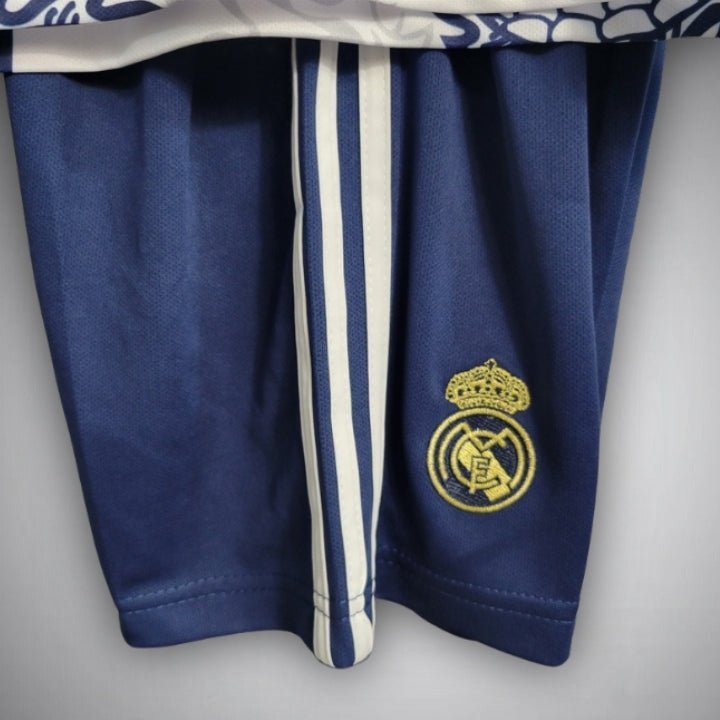 Real Madrid Weißes Drachen-Kindertrikot