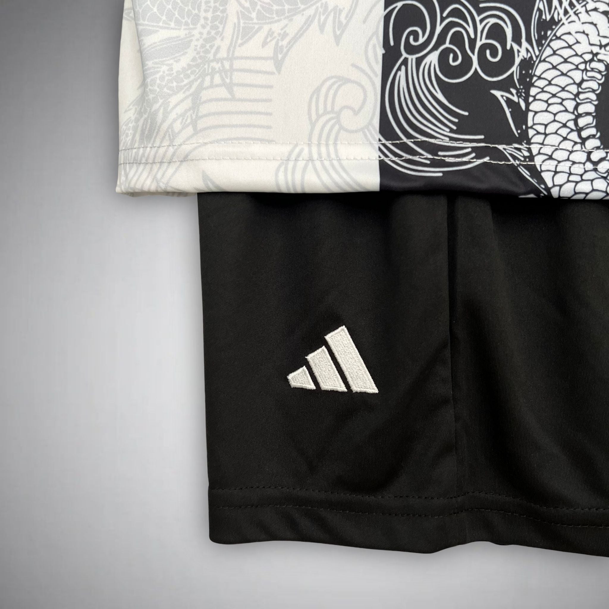 Real Madrid Halb weiß Halb schwarz Drache Kindertrikot