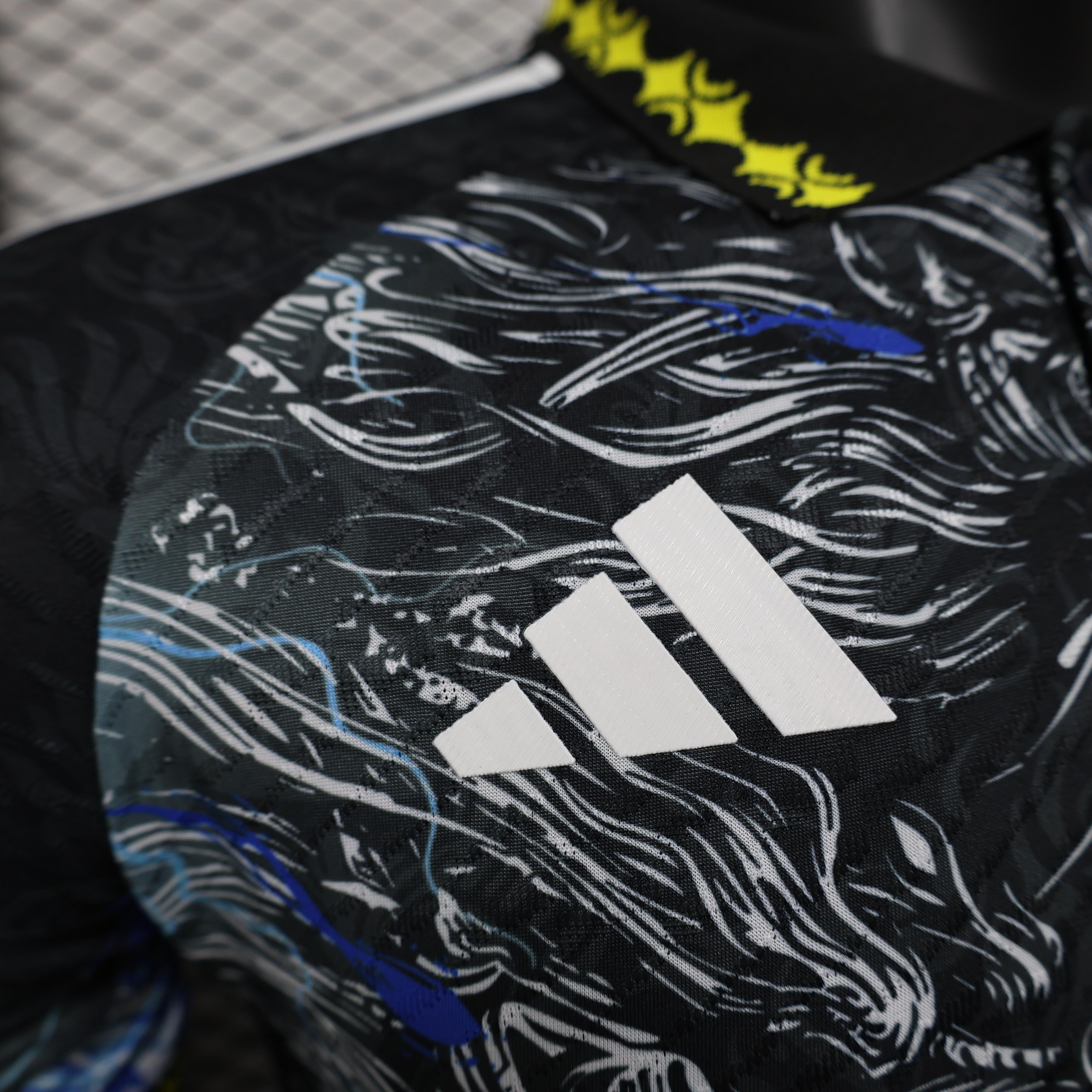 Real Madrid „Donnerdrache“ Sondertrikot