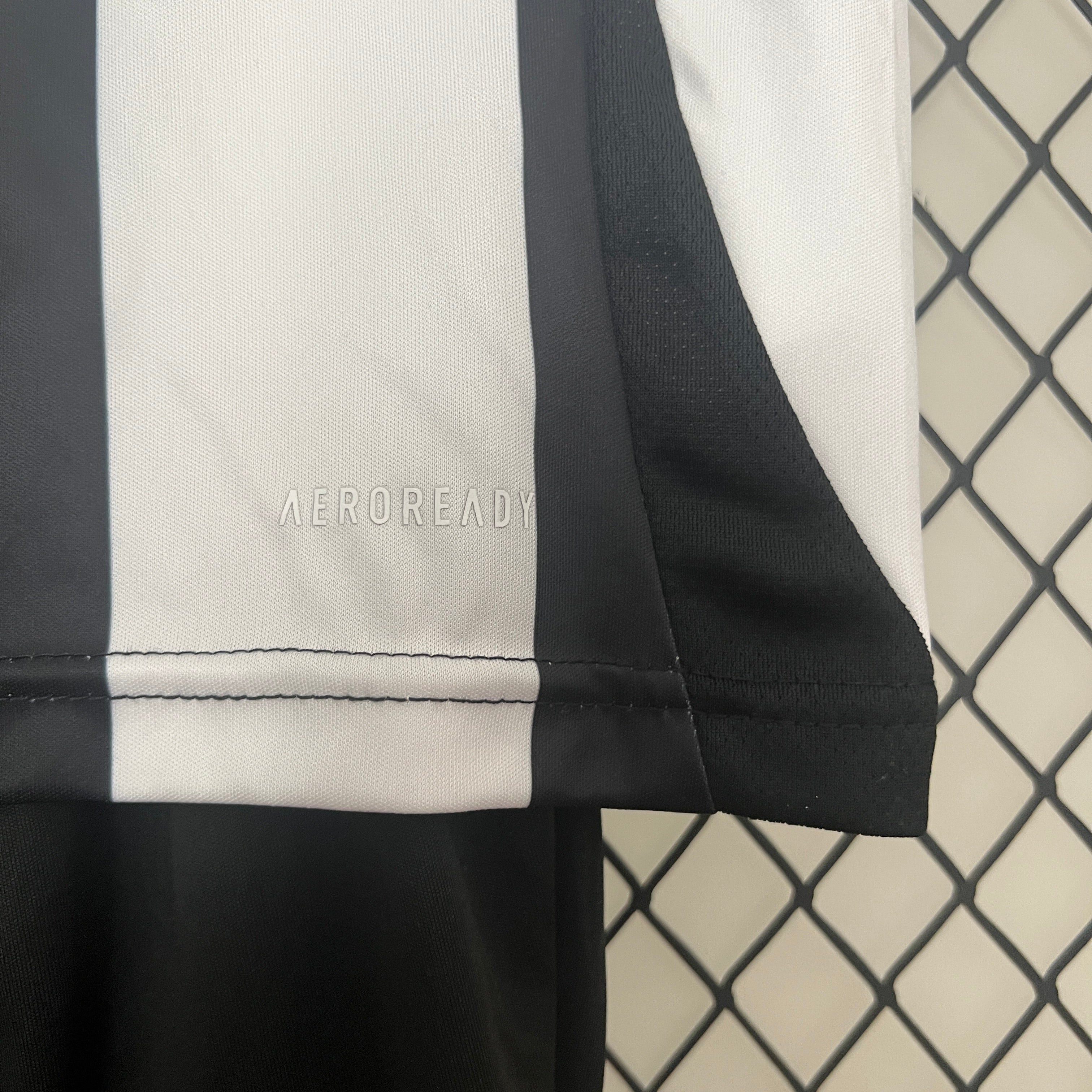 Newcastle 24-25 Kindertrikot