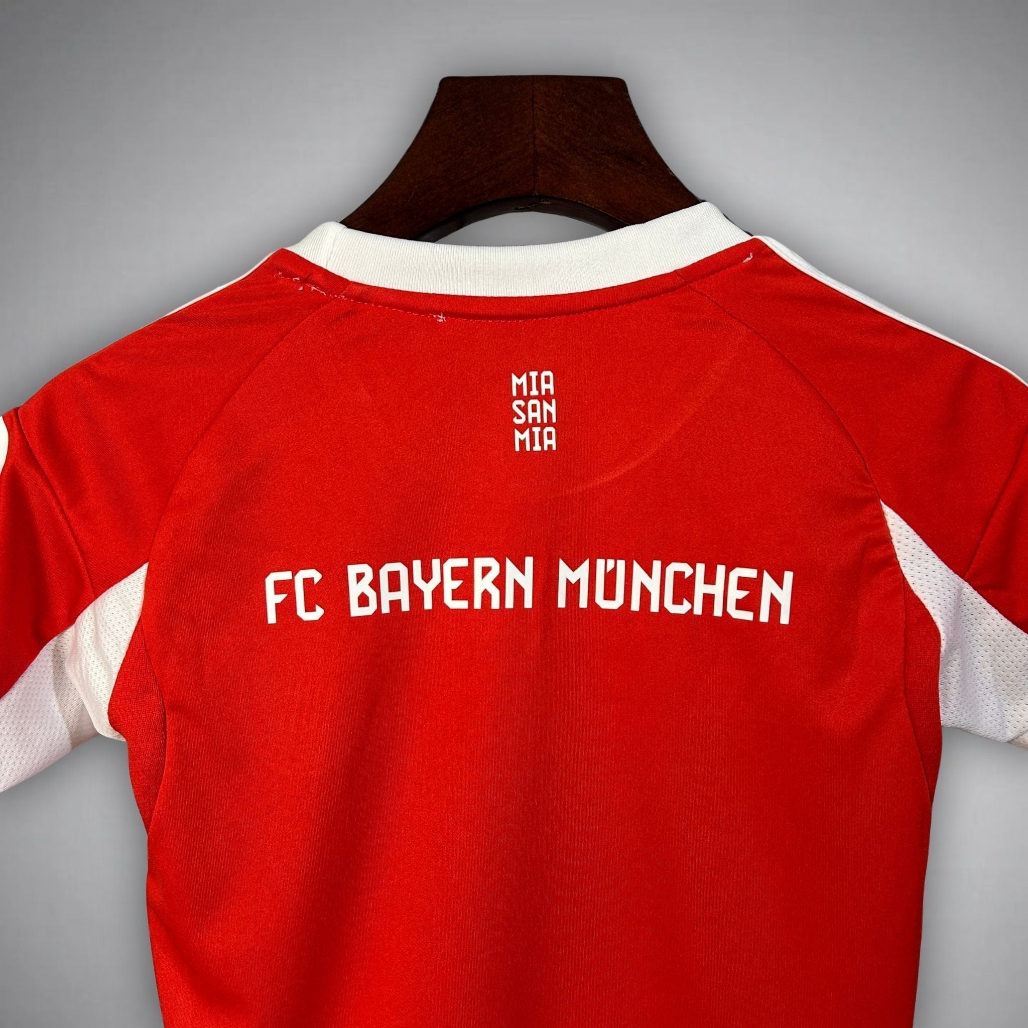 Camisola Infantil FC BAYERN MUNIQUE 2025/2026