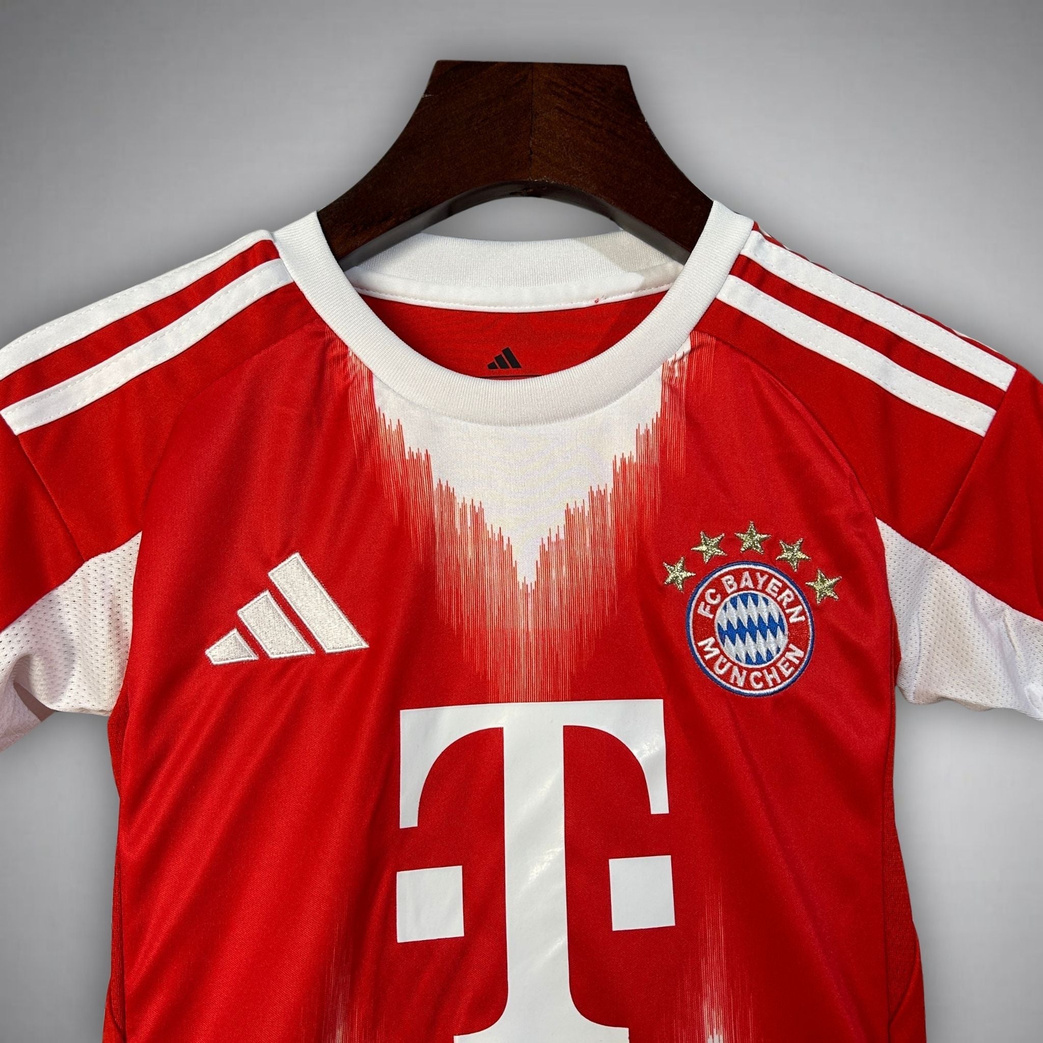 Camisola Infantil FC BAYERN MUNIQUE 2025/2026