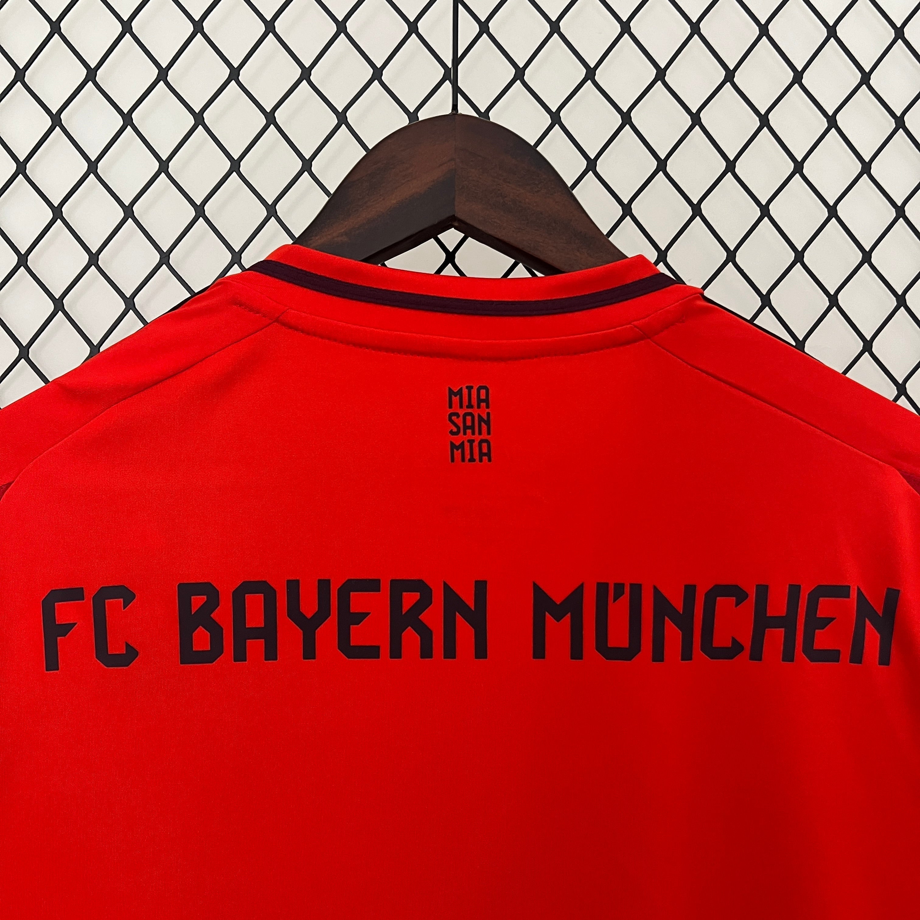 Kit Casa Bayern Monaco 2024/2025
