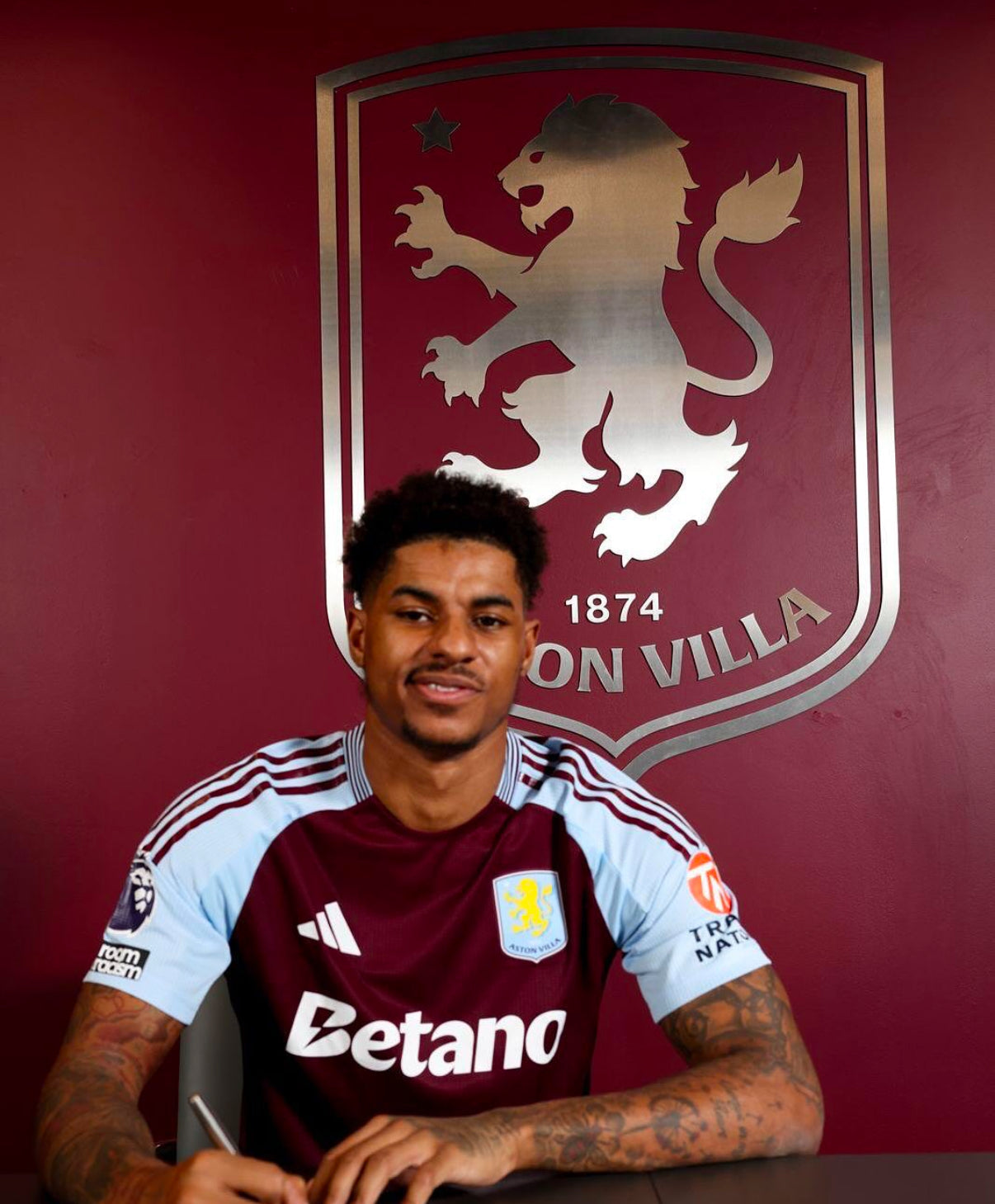 Kit casa Aston Villa 2024/2025