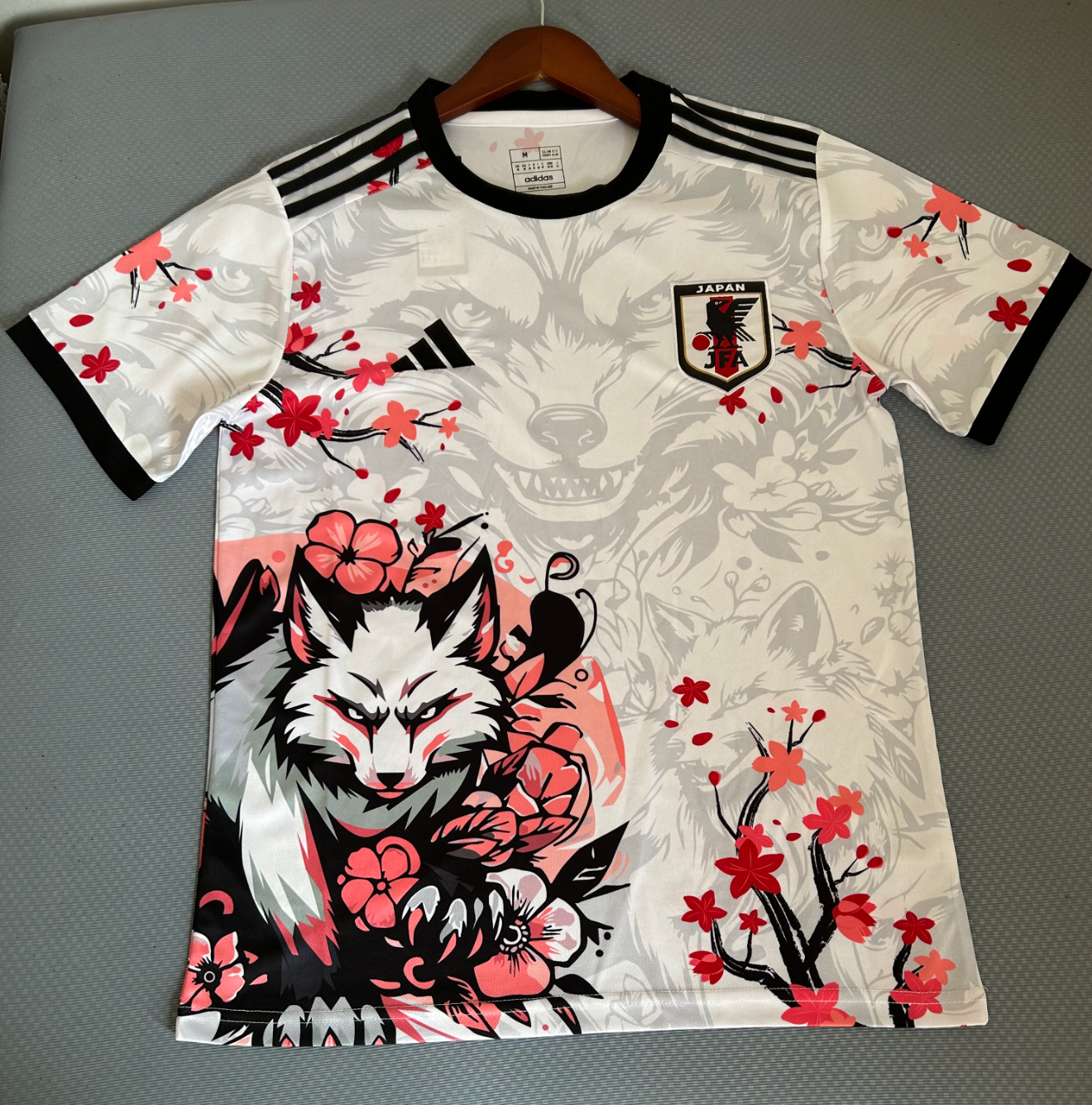 Giappone Maglia Edizione Speciale Volpe Rosa 2025