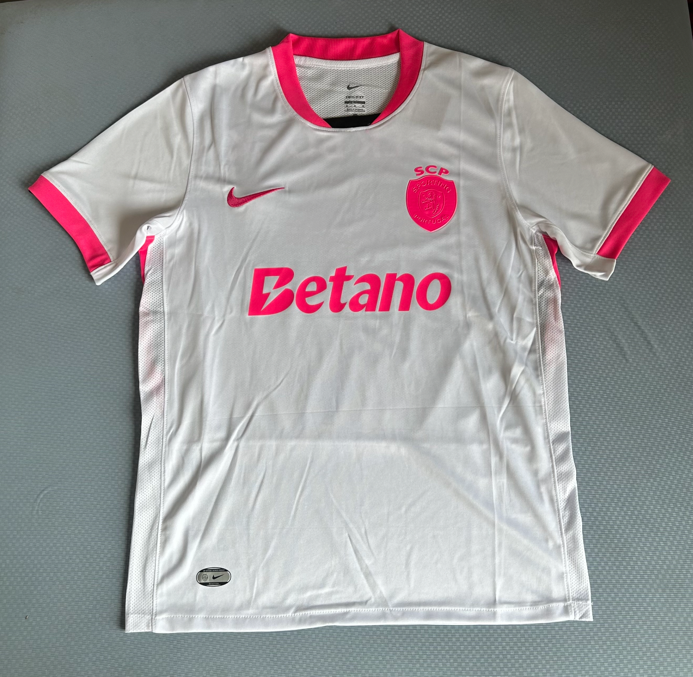 Sporting Lissabon 2026 Weißes und Pinkes Trikot