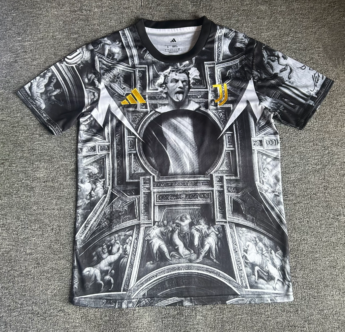 Juventus 2026 Trikot vor dem Spiel  