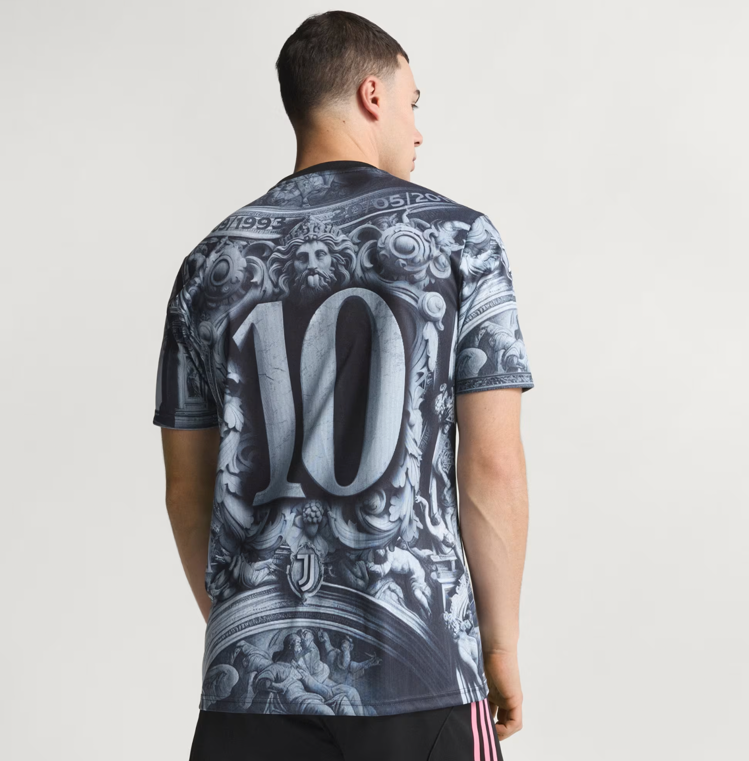 Juventus 2026 Trikot vor dem Spiel  