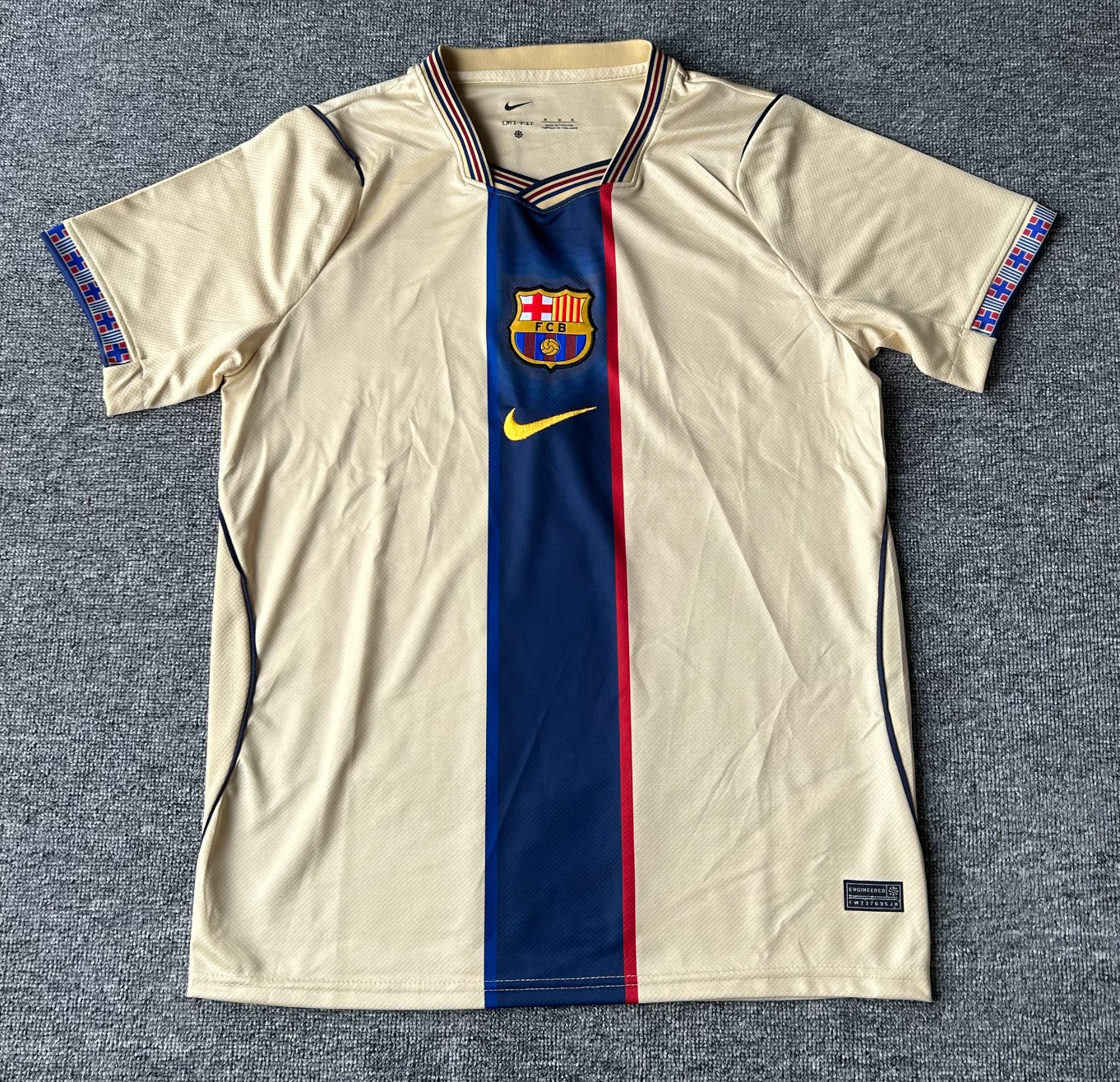 Maglia Retrò Ispirata FC BARCELONA 2026/2027 (Beige)