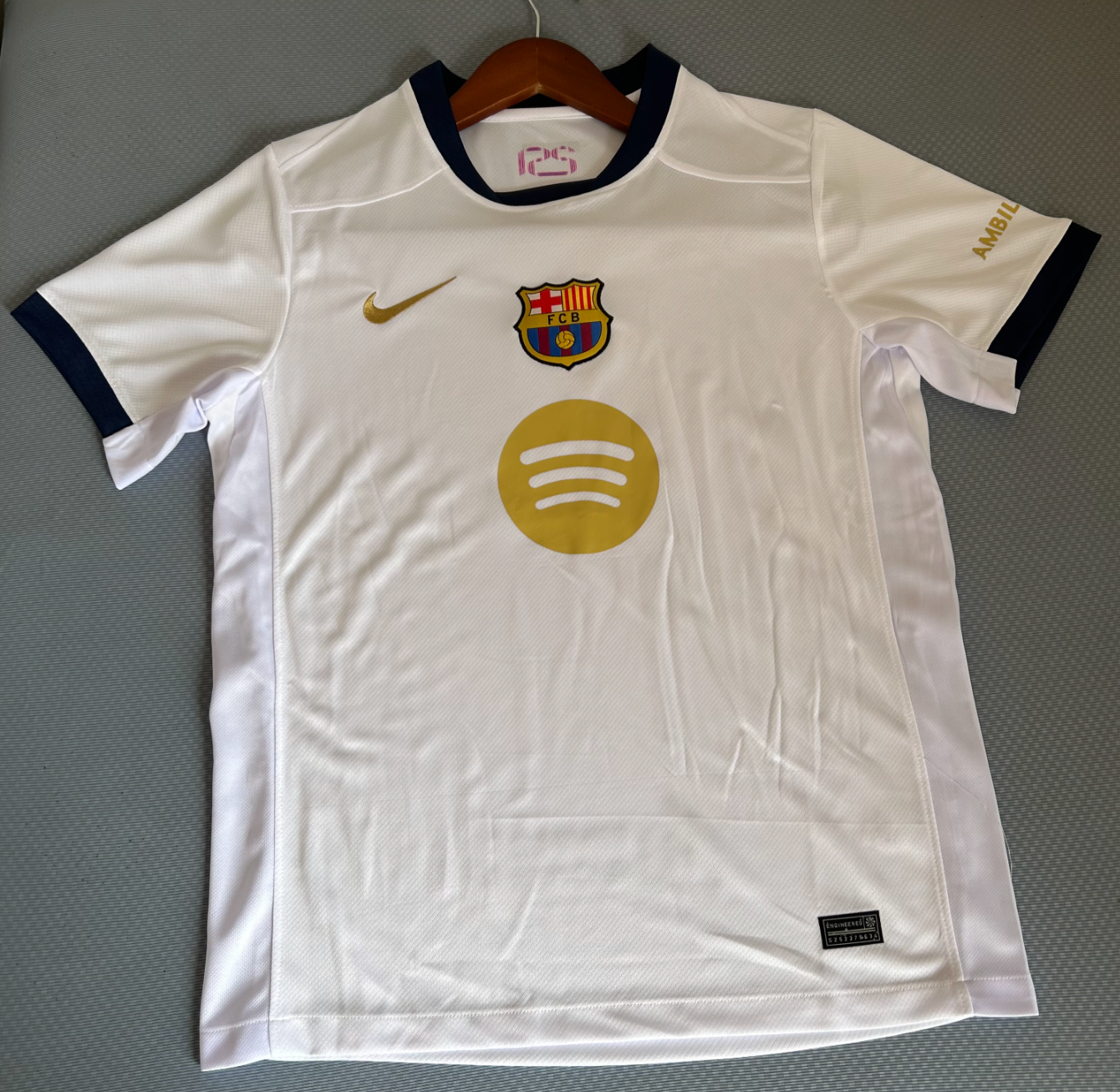 Kit Away FC Barcelona 2025-2026