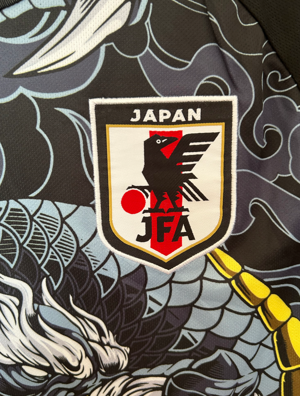 Conjunto Edição Especial Dragão Amarelo Japão 2025/2026