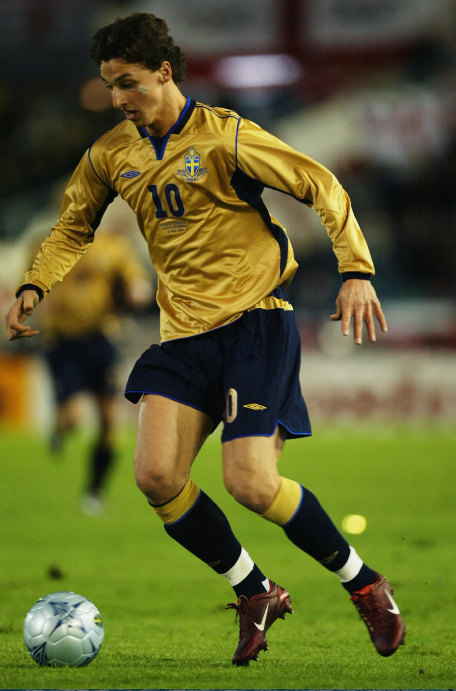 Schweden 2004 Retro Goldenes Auswärtstrikot mit langen Ärmeln