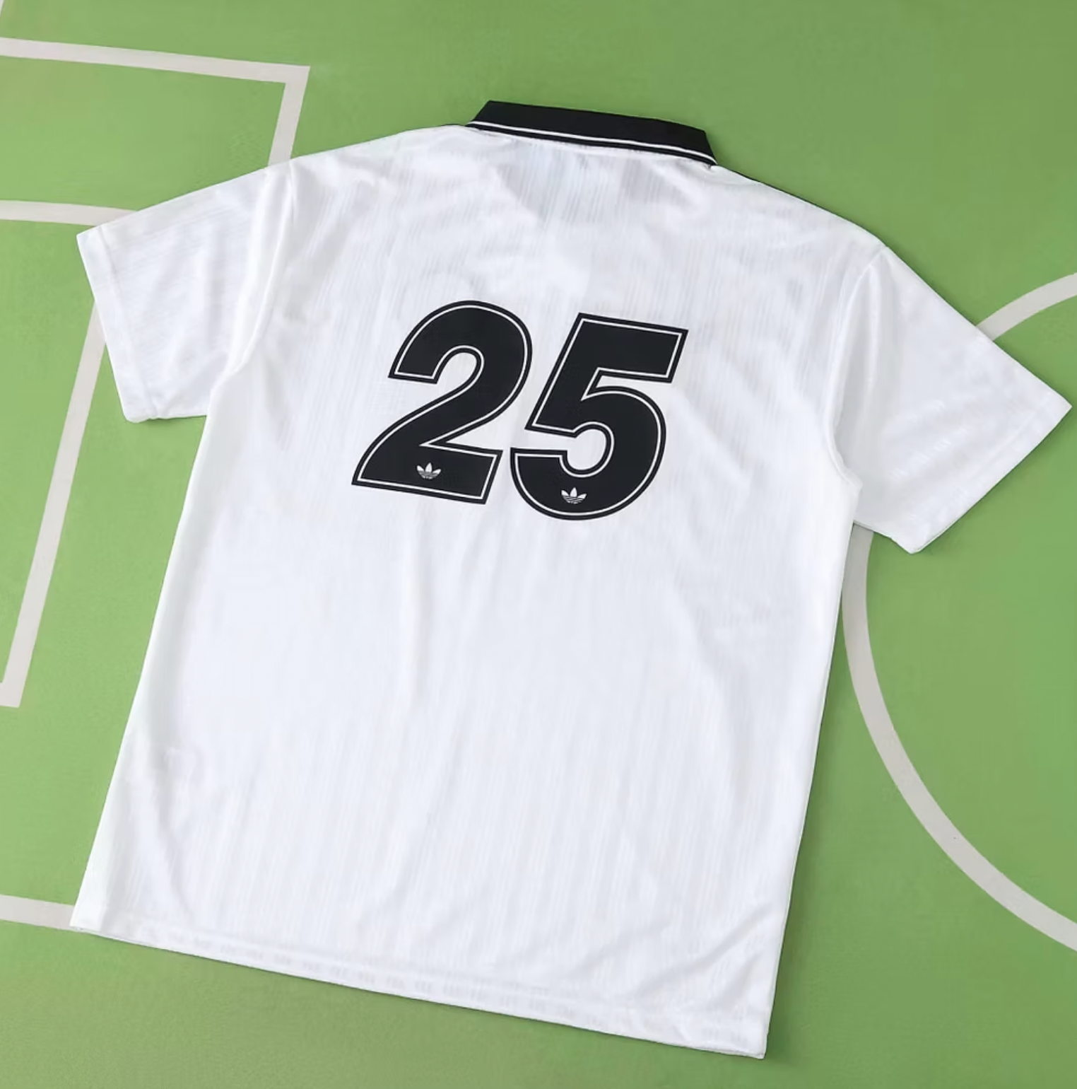 Maglia Oasis x Adidas bianca e nera