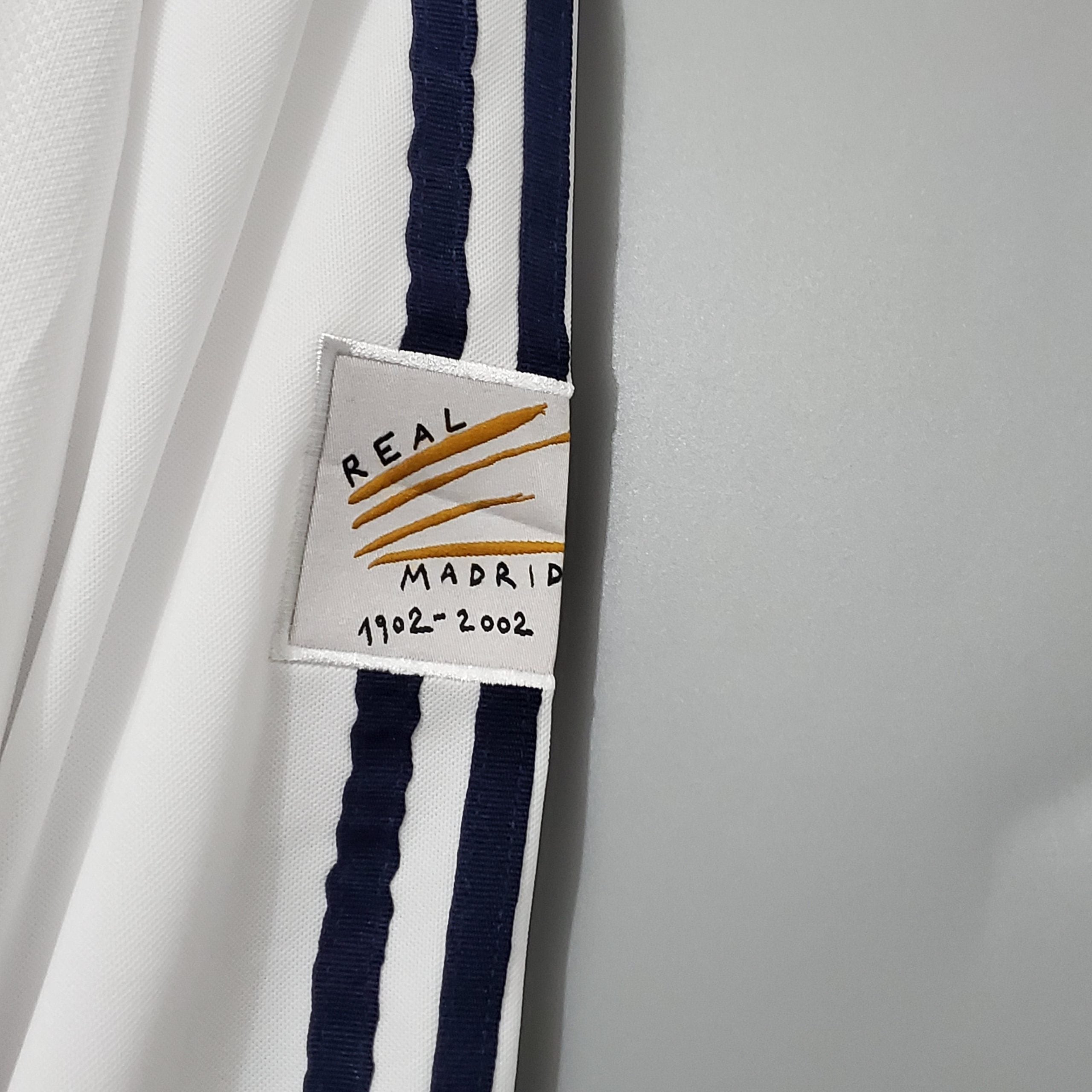 Camisola retro de manga comprida do Real Madrid 2001/2002