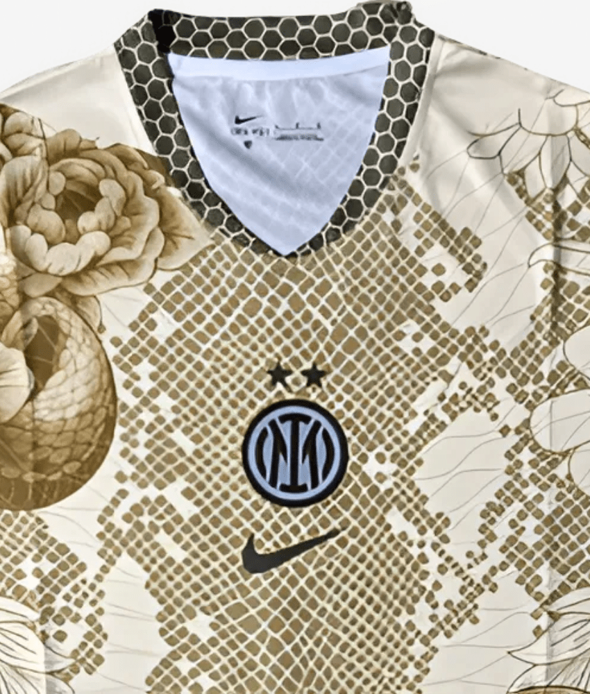 Inter Mailand Goldenes Schlangen Trikot Sonderedition