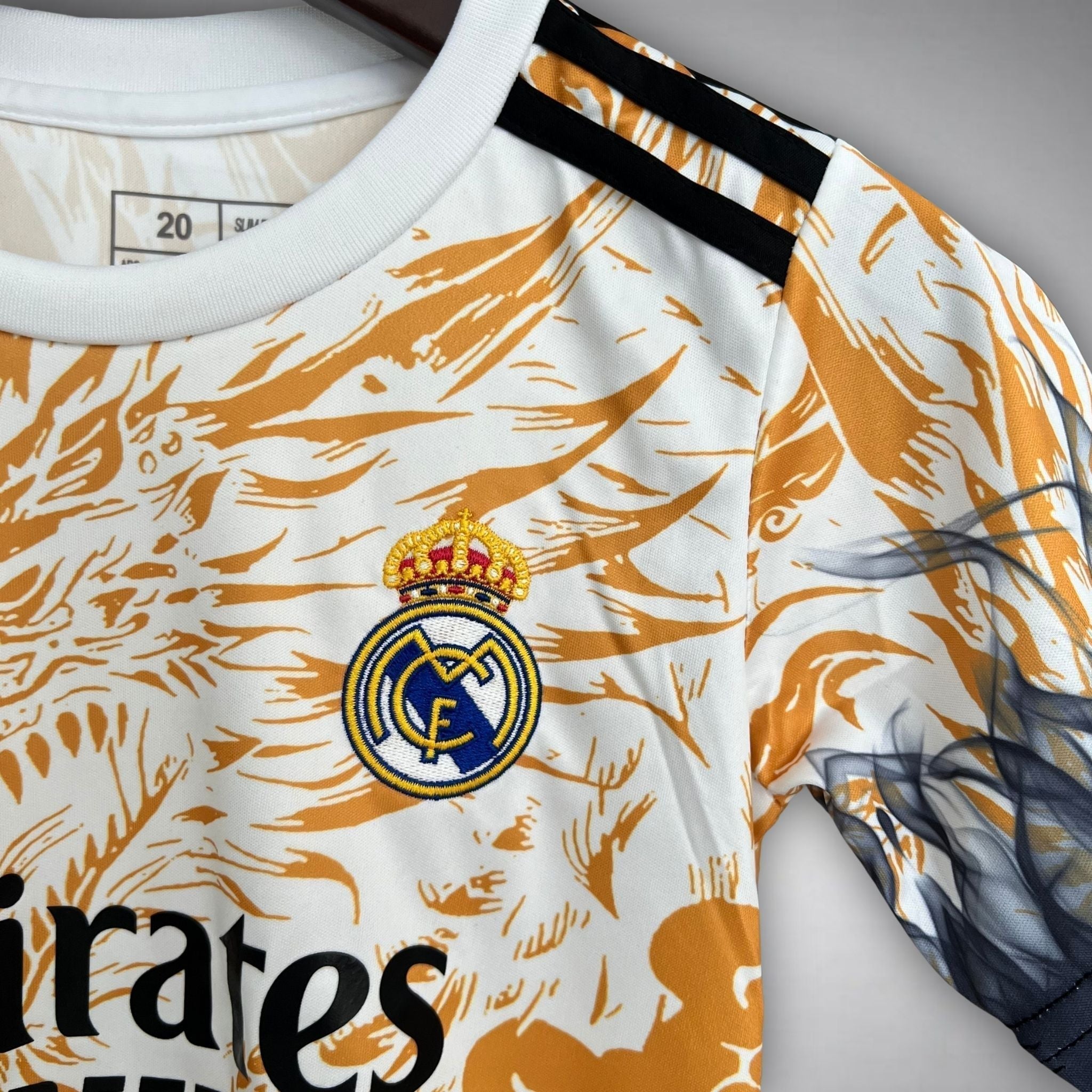 Real Madrid Feuernder Drache Kindertrikot