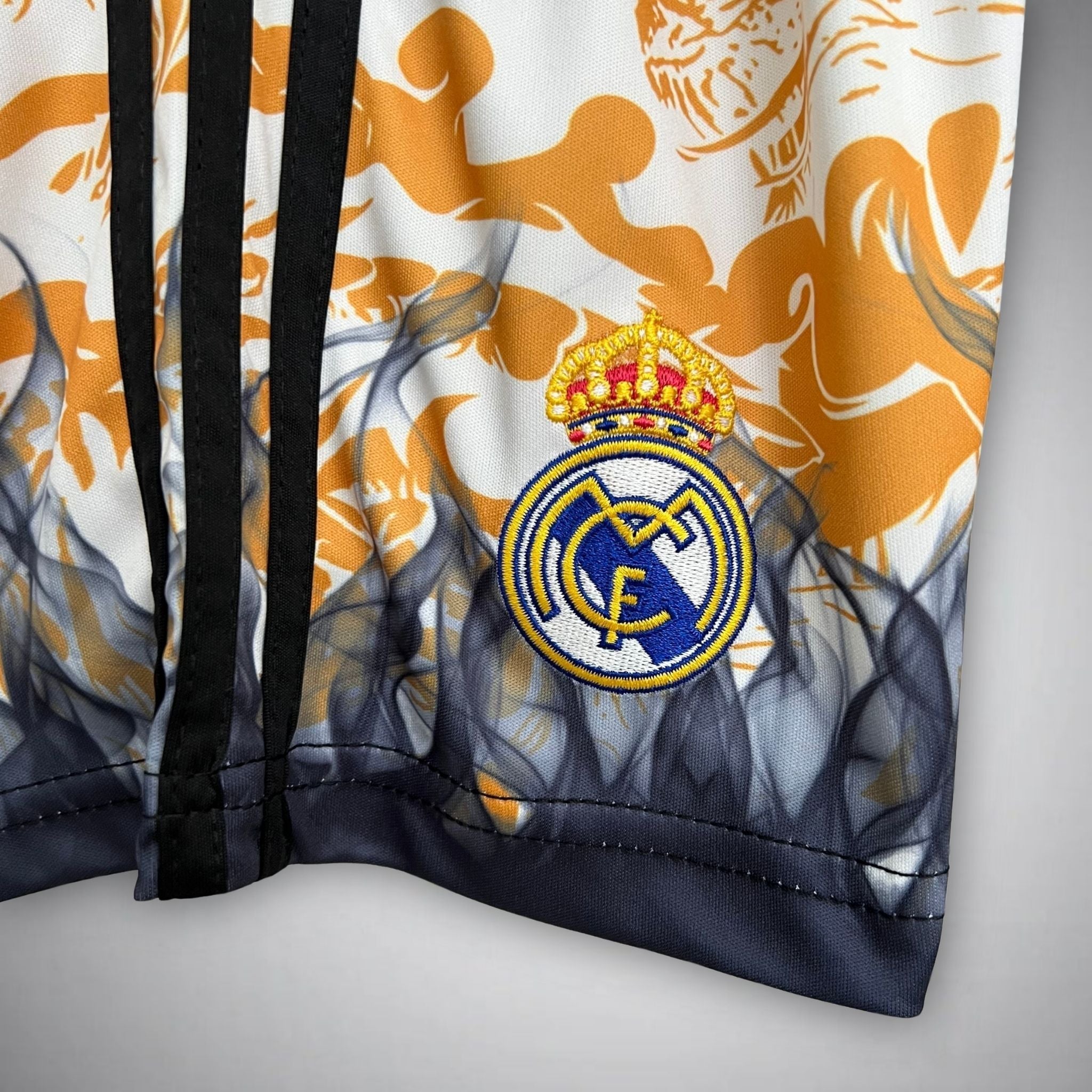 Real Madrid Feuernder Drache Kindertrikot